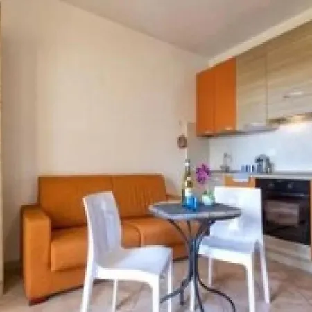 Cozy Flat Just Steps From The *